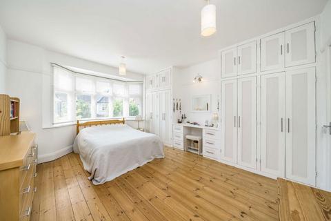 9 Riverside Close, Kingston Upon Thames, KT1 2JG