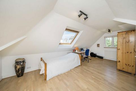 9 Riverside Close, Kingston Upon Thames, KT1 2JG