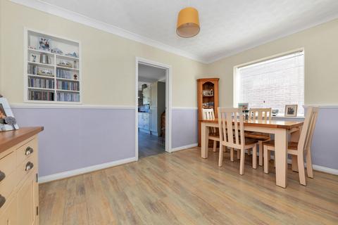 32 Burstellars, St Ives, PE27 3XX