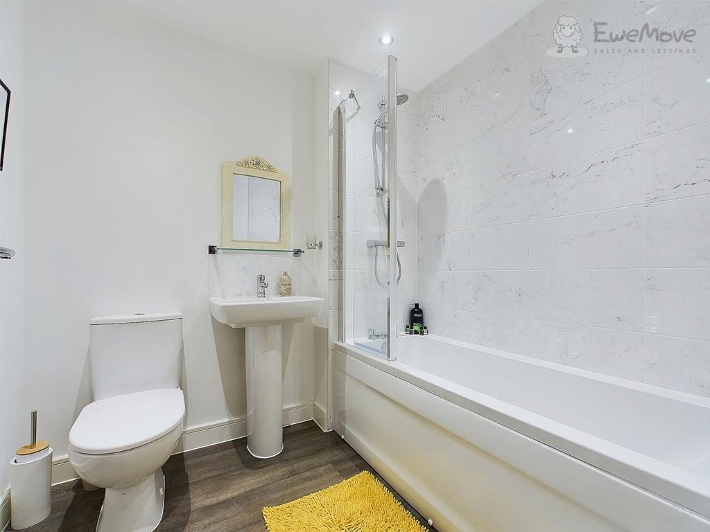 Ewe Move Tiverton - Matilda Way - Family Bathroom