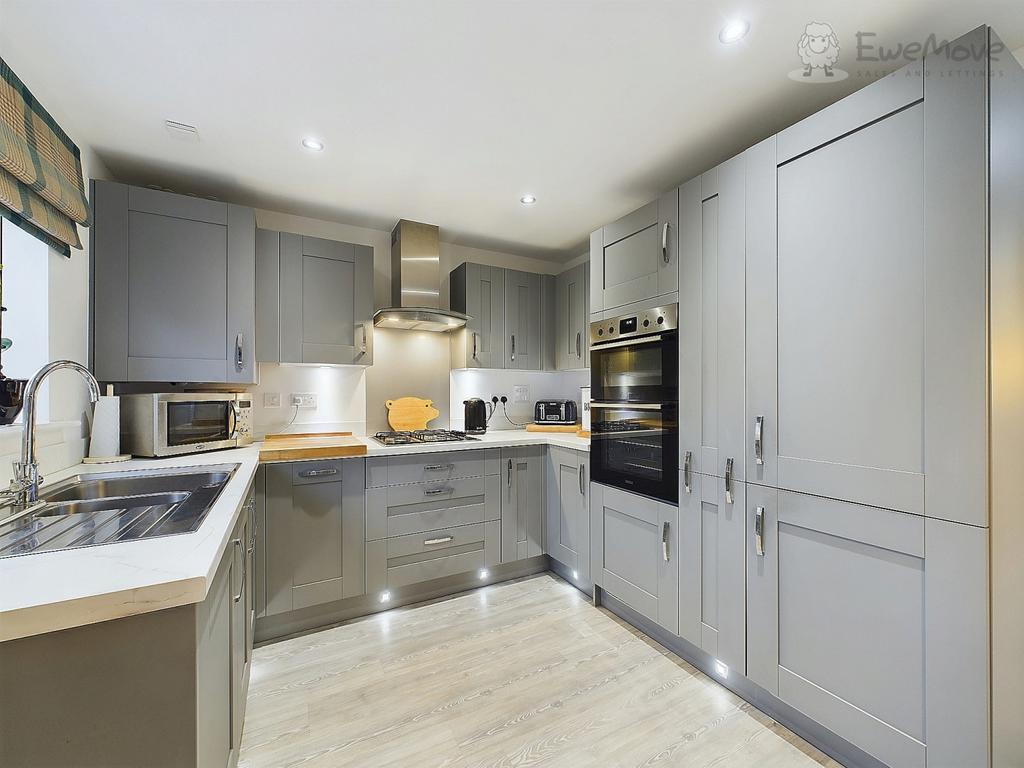 Ewe Move Tiverton - Matilda Way - Kitchen 3