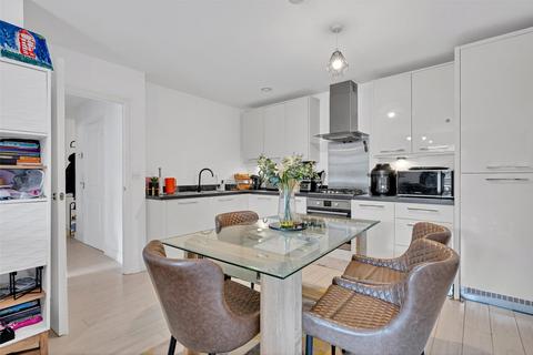 2 bedroom apartment to rent, Amethyst Court, Rainbow, DA8