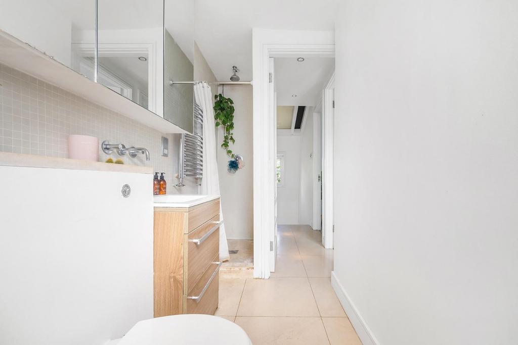 Bathroom (2).jpg