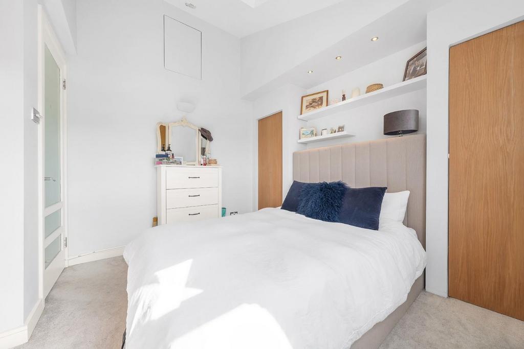 Bedroom 1 (2).jpg