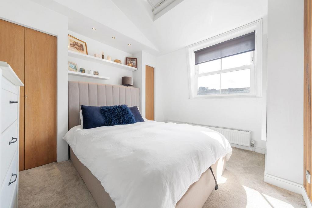 Bedroom 1.jpg