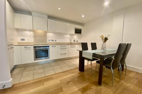 2 bedroom apartment for sale, Kestrel House, St Georges Wharf, SW8