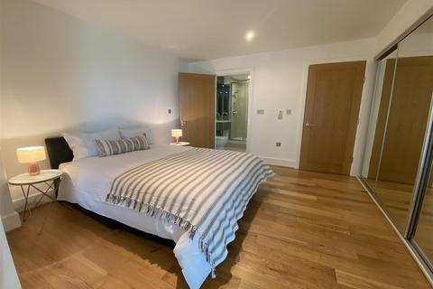 2 bedroom apartment for sale, Kestrel House, St Georges Wharf, SW8