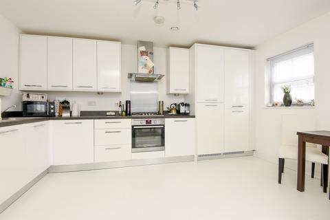 2 bedroom flat to rent, Rainbow Road Erith DA8