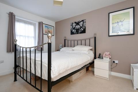 2 bedroom flat to rent, Rainbow Road Erith DA8