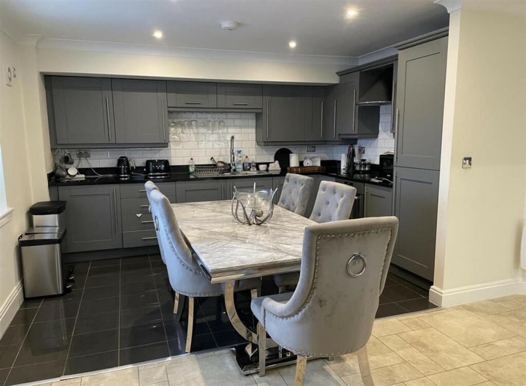 Elizabeth Court, Lounge Kitchen - Vs photo 1.jpg