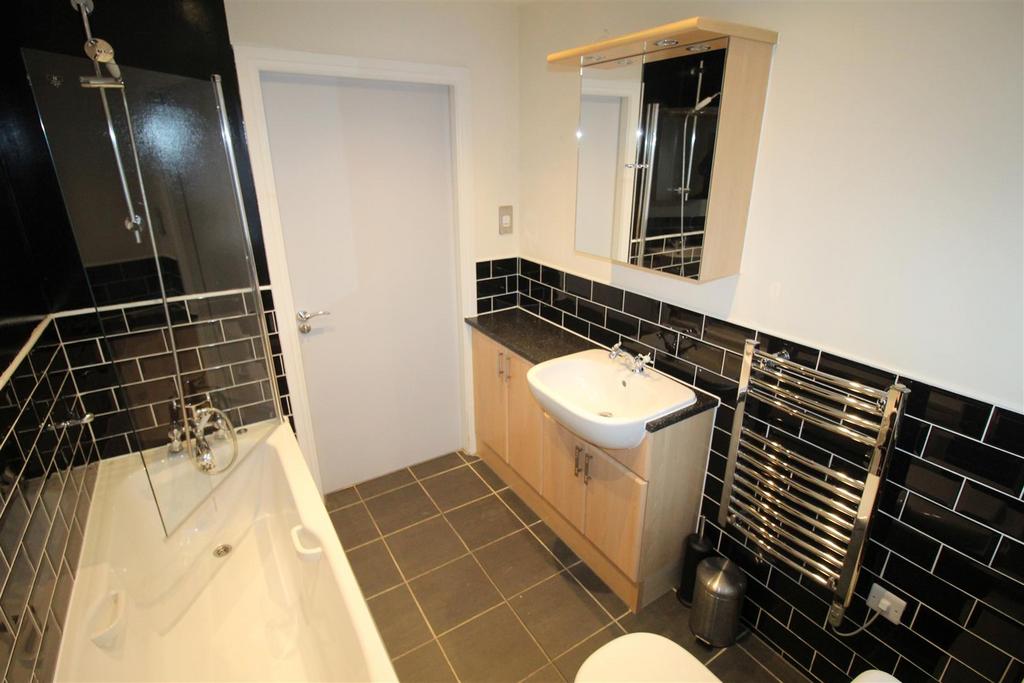 Elizabeth Court, Bathroom 1.JPG
