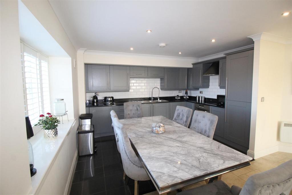 Elizabeth Court, Lounge Kitchen.JPG