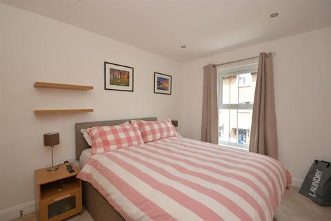 2 bedroom flat for sale, East Hill Road, Ryde