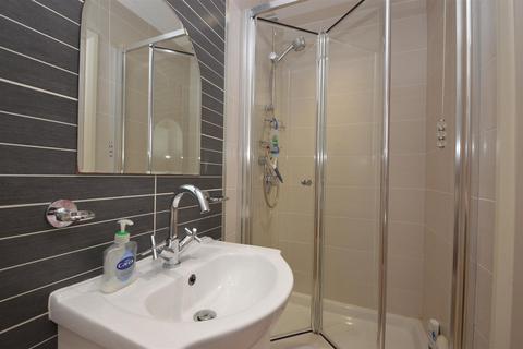 2 bedroom flat for sale, East Hill Road, Ryde