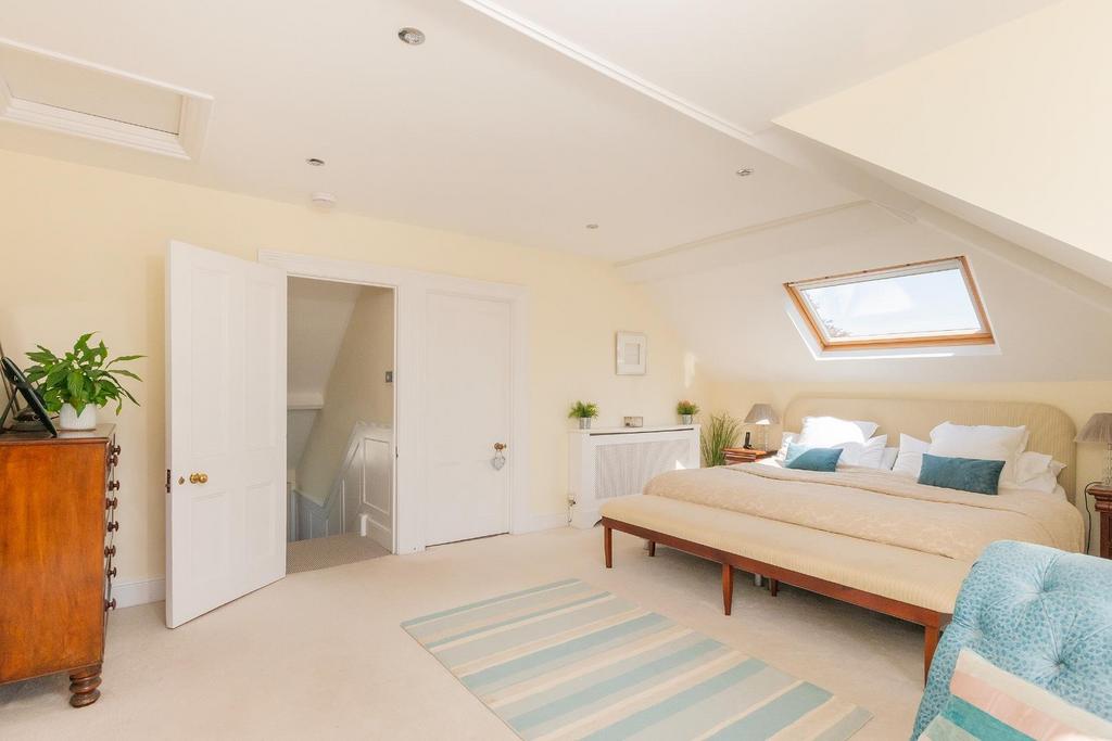 2 C1 RCN - Bedroom R.jpg