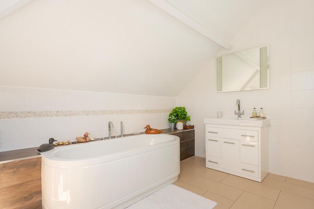 2 C1 RCN - Ensuite C.jpg