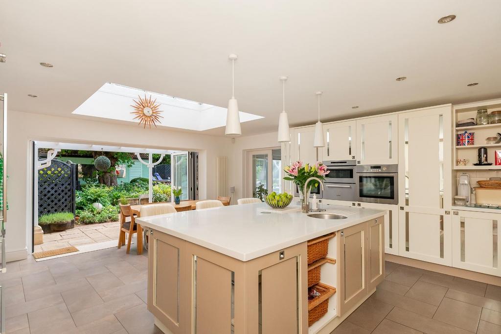 2 C1 RCN - Kitchen F.jpg