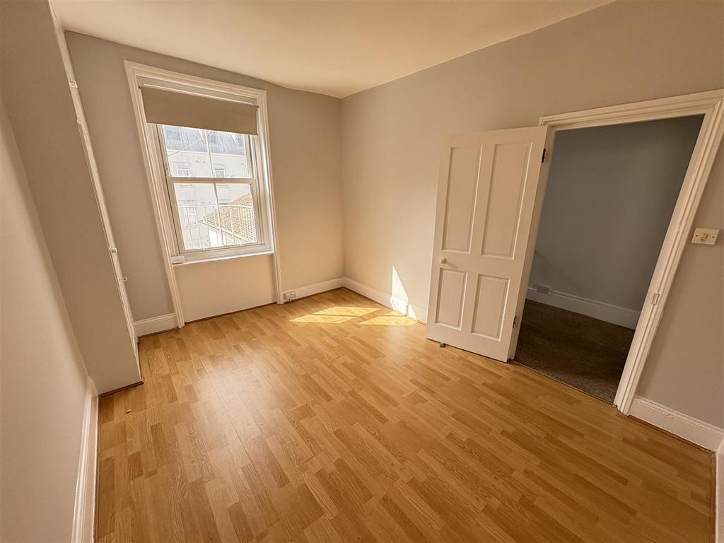 Bedrom 3.jpeg