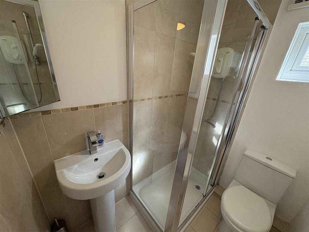 Shower room 2.jpeg