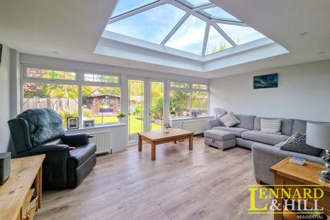 3 bedroom semi-detached house for sale, Fairway, Grays RM16