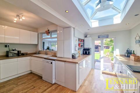 3 bedroom semi-detached house for sale, Fairway, Grays RM16