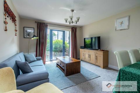 2 bedroom flat to rent, Nottingham, NG7 1HR