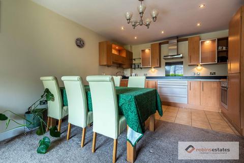 2 bedroom flat to rent, Nottingham, NG7 1HR