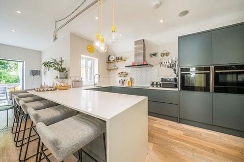 62 Elmbridge Avenue, Surbiton, KT5 9HA