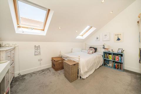 62 Elmbridge Avenue, Surbiton, KT5 9HA