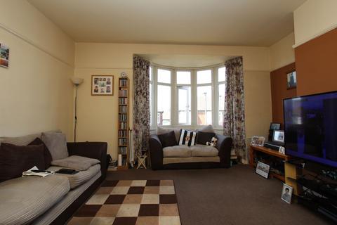 2 bedroom flat for sale, Ovington Grove, Fenham, Newcastle upon Tyne, Tyne and Wear, NE5 2QH