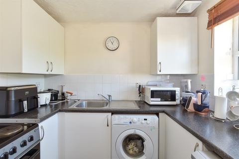 2 bedroom flat for sale, Burns Avenue, Chadwell Heath, Essex