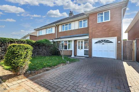 8 Bladon Close, Nuneaton, CV11 6DF