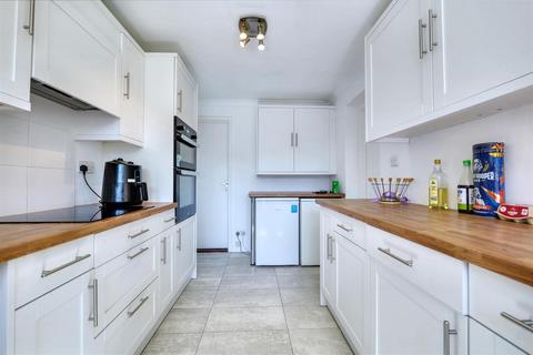 8 Bladon Close, Nuneaton, CV11 6DF