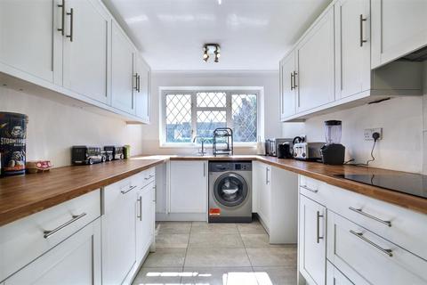 8 Bladon Close, Nuneaton, CV11 6DF