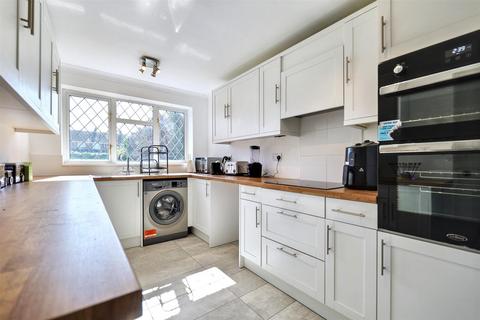 8 Bladon Close, Nuneaton, CV11 6DF