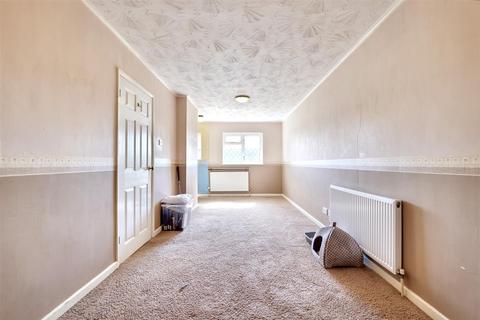 8 Bladon Close, Nuneaton, CV11 6DF