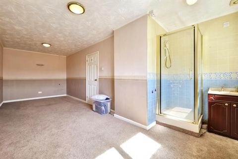 8 Bladon Close, Nuneaton, CV11 6DF