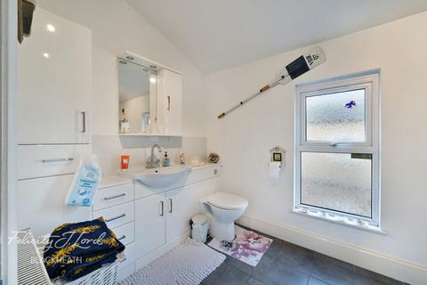 2 bedroom flat for sale, Wrottesley Road, London