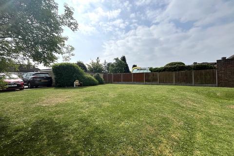 1 bedroom ground floor flat for sale, Church Lane, Chessington, Surrey. KT9 2EH
