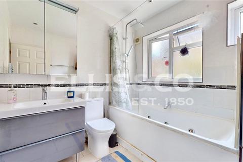 5 Carlyon Close, Wembley, HA0 1HR