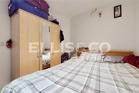 5 Carlyon Close, Wembley, HA0 1HR