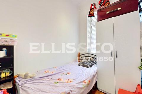 5 Carlyon Close, Wembley, HA0 1HR