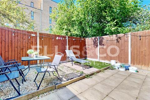 5 Carlyon Close, Wembley, HA0 1HR