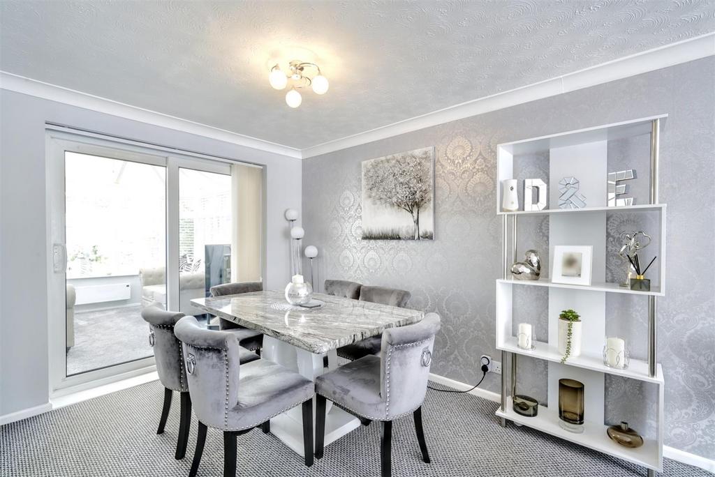 Lounge/Dining Room