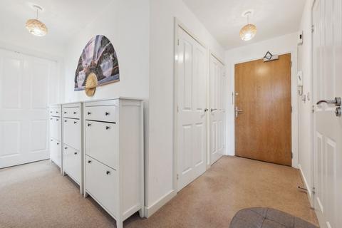2 bedroom flat for sale, Grange Road, Gerrards Cross SL9