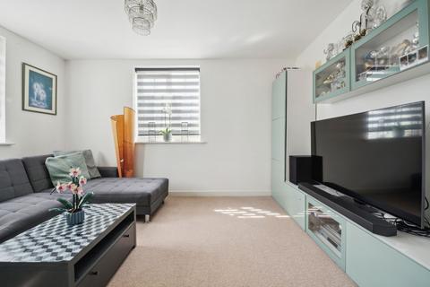 2 bedroom flat for sale, Grange Road, Gerrards Cross SL9