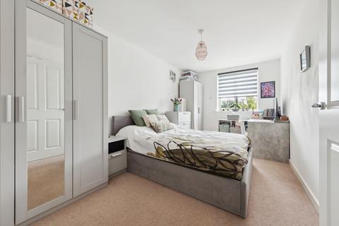 2 bedroom flat for sale, Grange Road, Gerrards Cross SL9