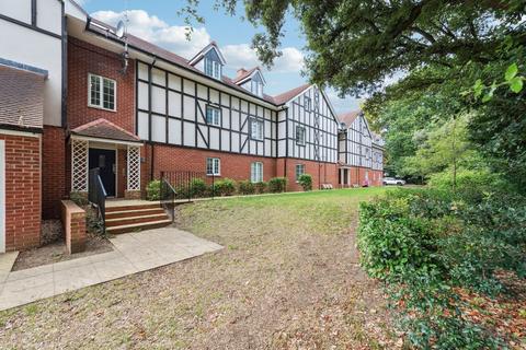 2 bedroom flat for sale, Grange Road, Gerrards Cross SL9