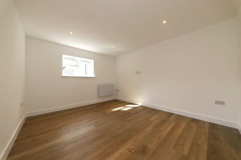 undefined, London Road, Apsley HP3