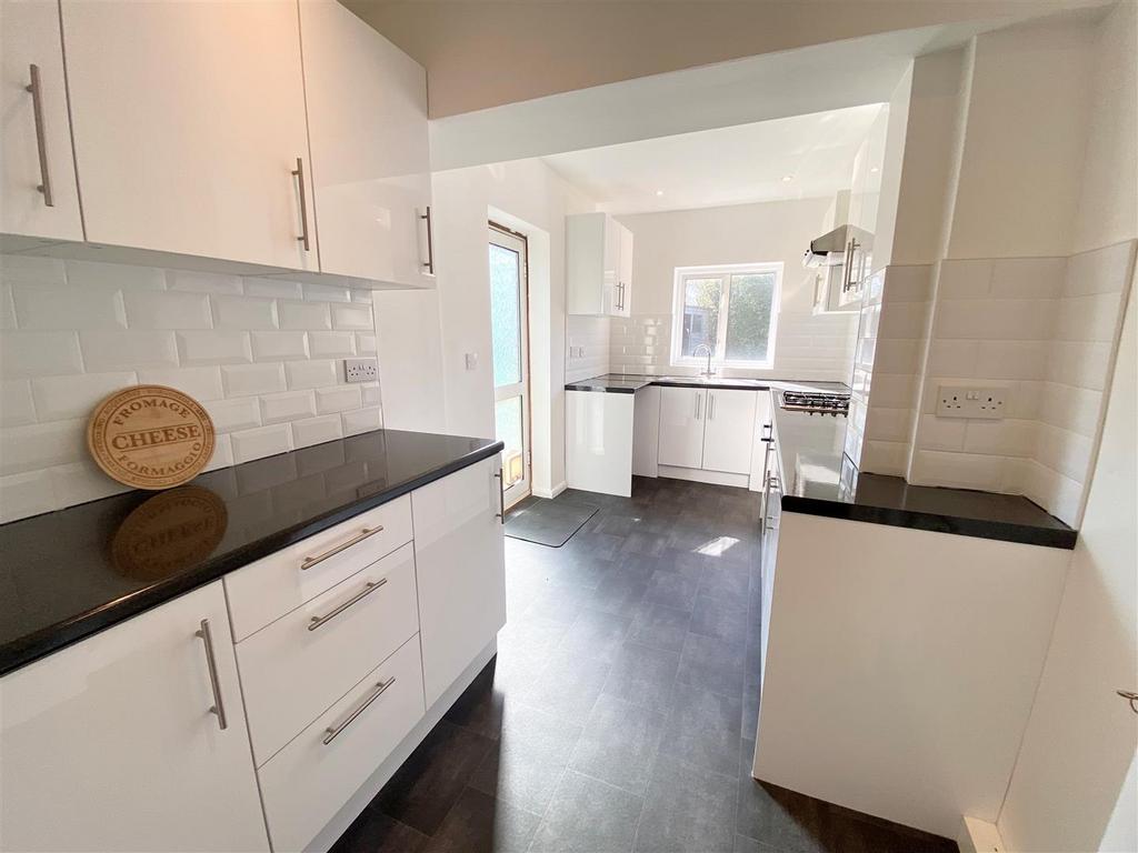 Kitchen 1.jpg